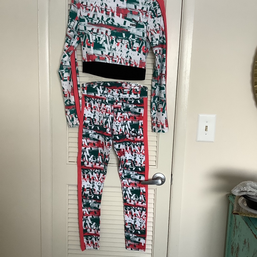 Puma size small 2 piece set, crop top & leggings, multi-color